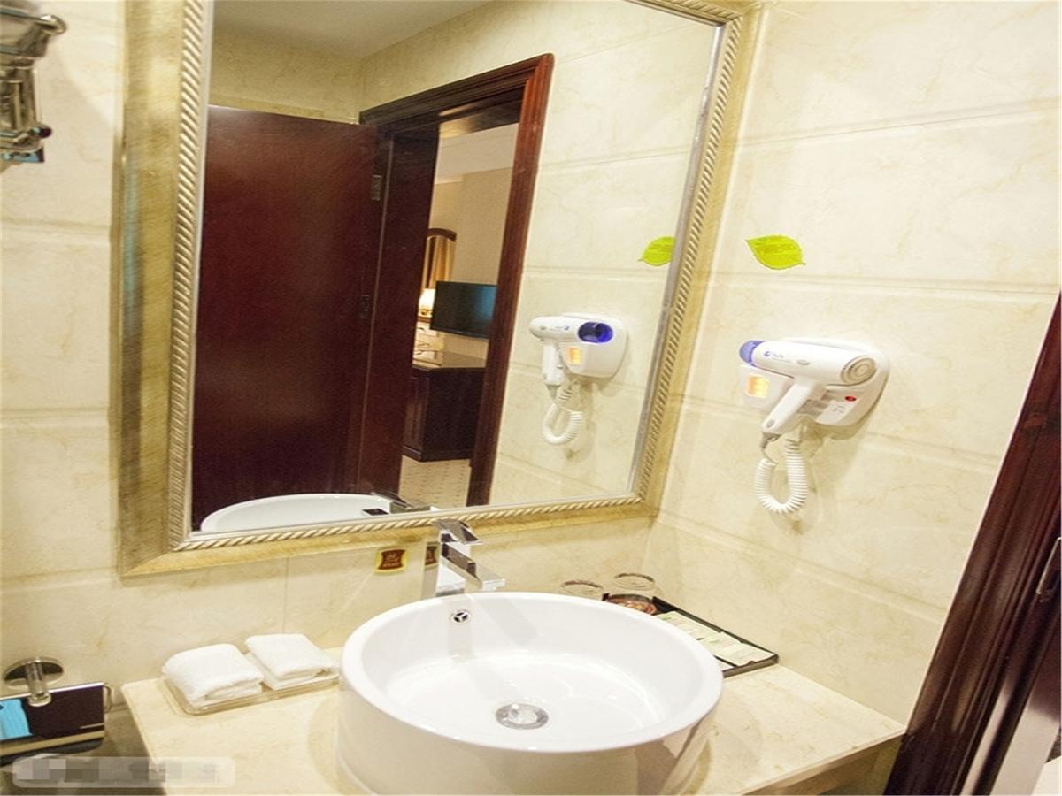Vienna Hotel Guangzhou Airport Exterior photo